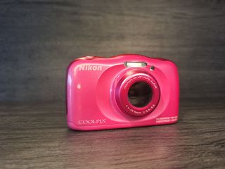 Nikon Coolpix S33 Cámara Digital de 13.2 MP Rosa