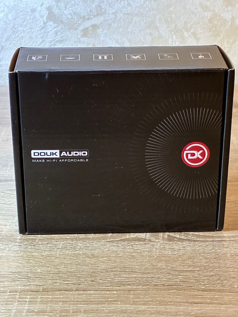 DOUK AUDIO Caja Negra