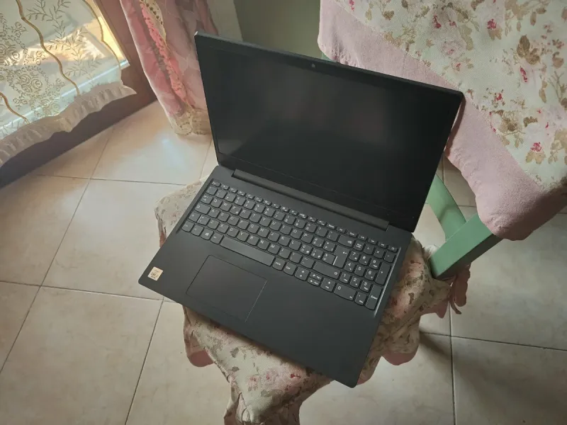 Portátil Lenovo v15 i7 slim 16GB RAM SSD 256GB afbeelding 2