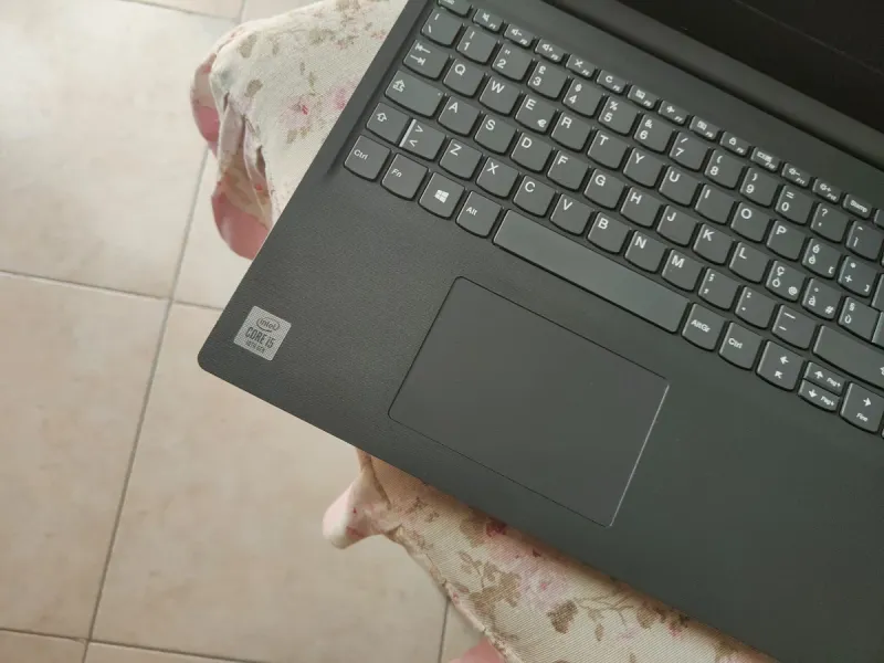 Portátil Lenovo v15 i7 slim 16GB RAM SSD 256GB afbeelding 3