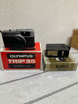 Olympus Trip 35 Cámara Plata/Negra y flash kako