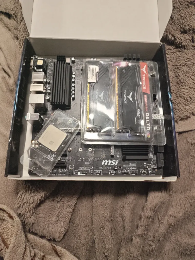 Ryzen 7 5800 + Placa Base MSI + RAM