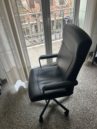 Silla de oficina piel sintética negra