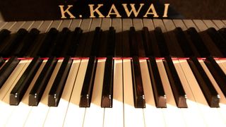 Piano de cola Kawai RX2