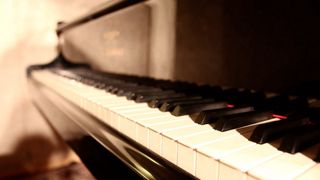 Piano de cola Kawai RX2