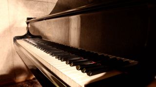 Piano de cola Kawai RX2