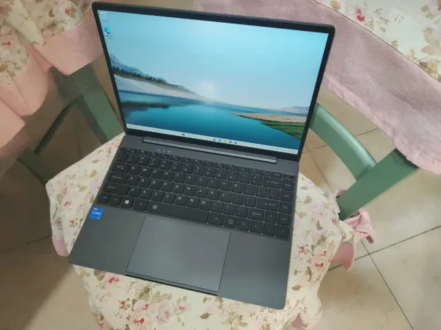 Portátil Corebook Chuwi i7 delgado 16GB RAM SSD 512