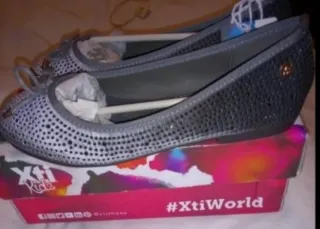 Bailarinas XTI plateadas troqueladas T.36