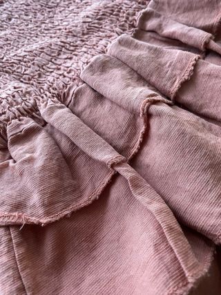 Falda rosa con volantes