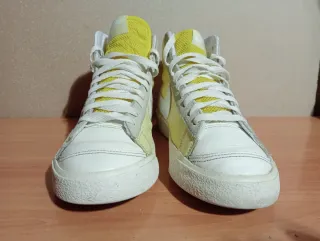 Zapatillas Nike Botín Amarillas y Blancas