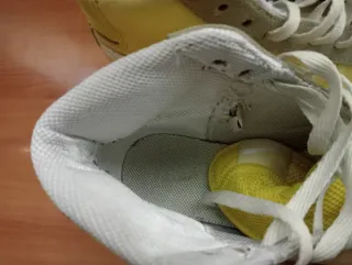 Zapatillas Nike Botín Amarillas y Blancas