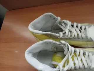 Zapatillas Nike Botín Amarillas y Blancas