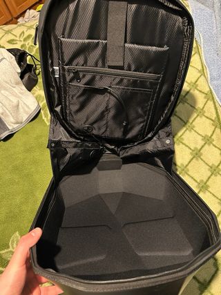 Crelander Mochila para motocicleta con ojos rojos