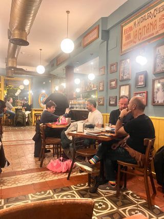 Mobiliario y equipamiento de bar completo