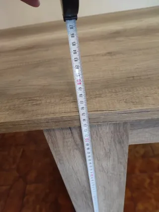 Mesa de salón de madera