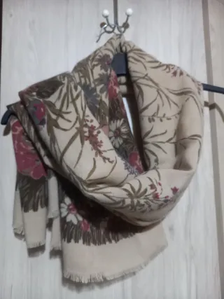 Fular estampado floral mujer