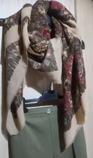 Fular estampado floral mujer