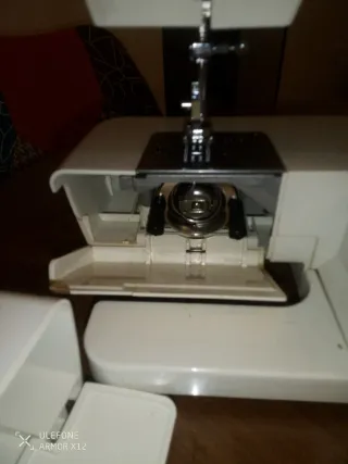 Máquina de coser con puntada variable