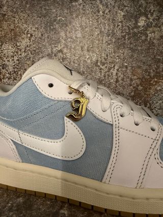 Air Jordan 1 Low SE "Worn Blue" Denim – Gold Charm