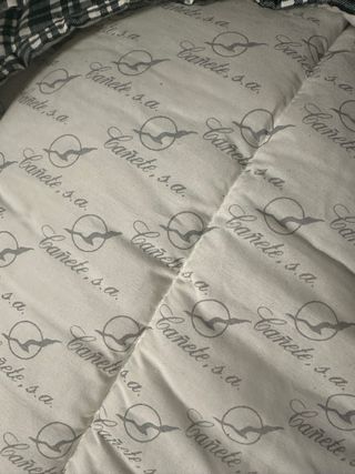 Edredón Cubre Colchón con Cojín