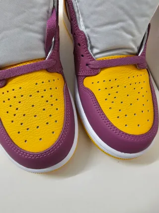 Air Jordan 1 High Morado y Amarillo
