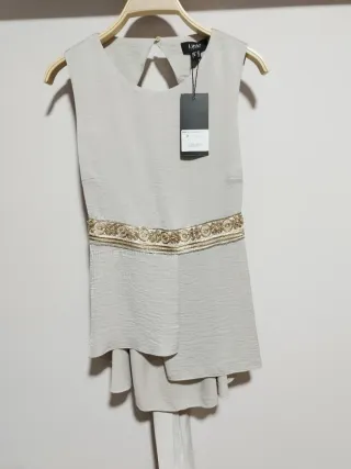 Top fiesta cintura dorada con lazada.