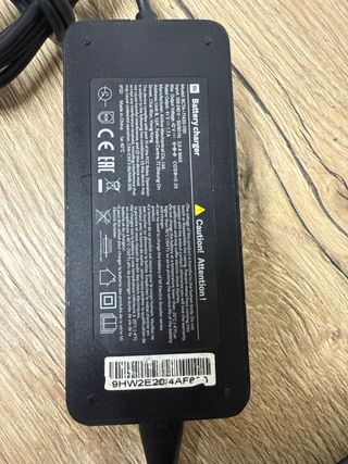 Cargador Xiaomi Patinete Eléctrico