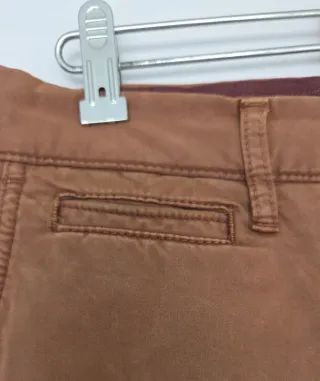 Pantalón Mango Chino Color caramelo