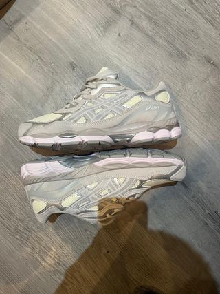 Zapatillas Asics Beige/Gris Talla 42