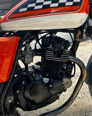 Mash 125 Naranja y Negra