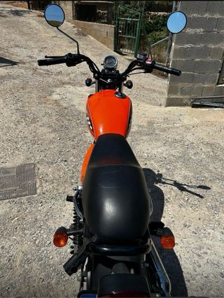 Mash 125 Naranja y Negra