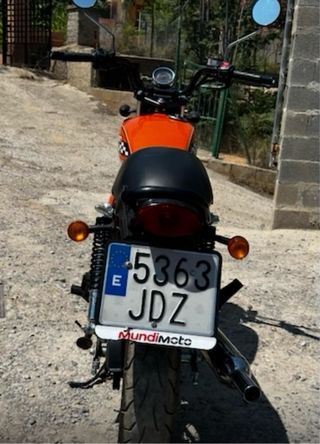 Mash 125 Naranja y Negra