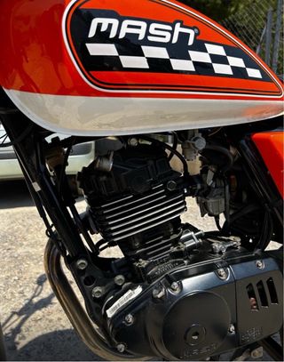 Mash 125 Naranja y Negra