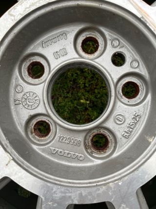 Llantas Volvo 15” 6J  et 25 Original (2 unidades)