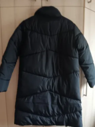 Abrigo negro acolchado nuevo