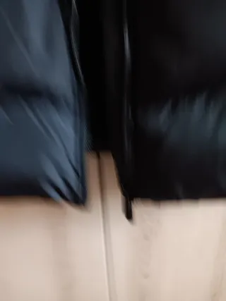 Abrigo negro acolchado nuevo