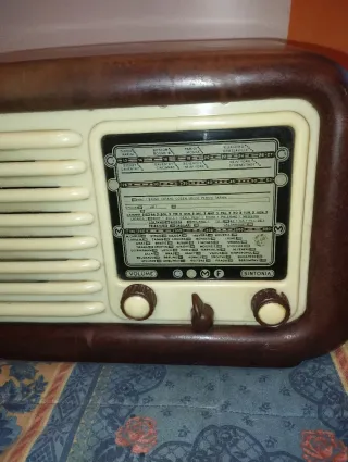 Antica Radio d'epoca John Geloso G103 anni 1955