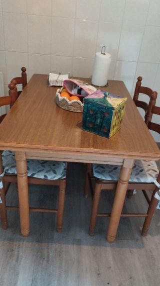 Mesa de cocina extensible 119x79 + 60cmy 4 sillas