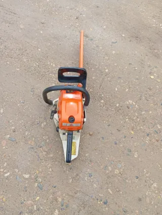 Motosierra Naranja y Blanca