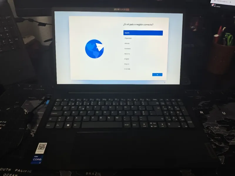 Portátil Lenovo V15 Gen 4 Negro