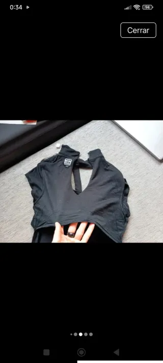 Camiseta Walk and Talk negra con cortes