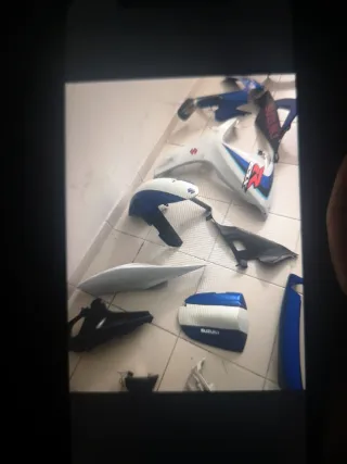 Piezas Suzuki GSXR K6 dañadas algunas