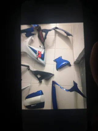 Piezas Suzuki GSXR K6 dañadas algunas