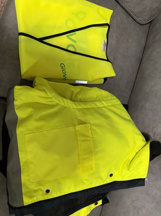 Ropa Glovo repartidor chaleco y chaqueta