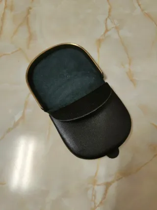 Cartera Petaca Hombre Negra detalle ribete dorado