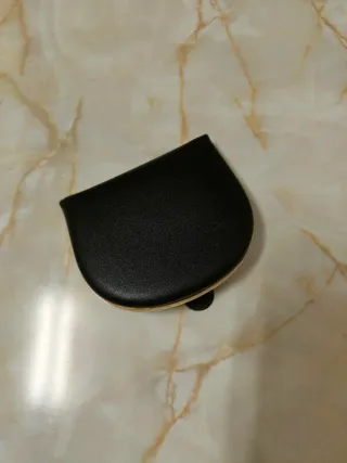 Cartera Petaca Hombre Negra detalle ribete dorado