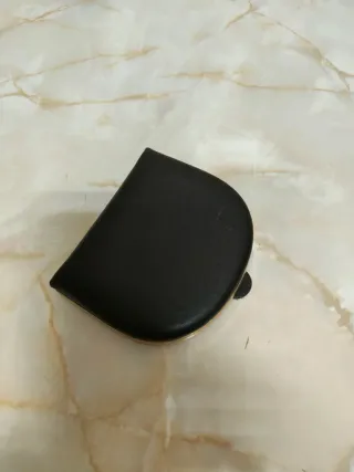 Cartera Petaca Hombre Negra detalle ribete dorado