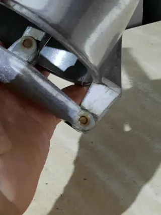 Schiaccia patate in metallo