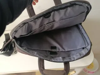 Maletín portátil Dicota marrón