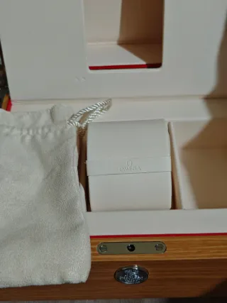 Caja de madera Omega